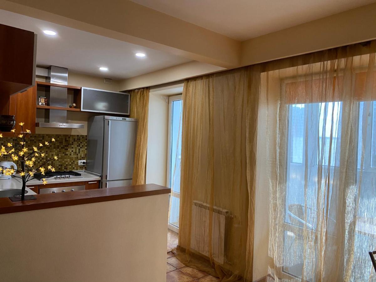 Modern Apartment With Panoramic View Near Metro 23August Kharkiv Eksteriør bilde